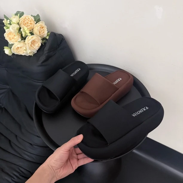 简约款厚底一字拖2025夏季新款复古百搭时尚感凉拖鞋