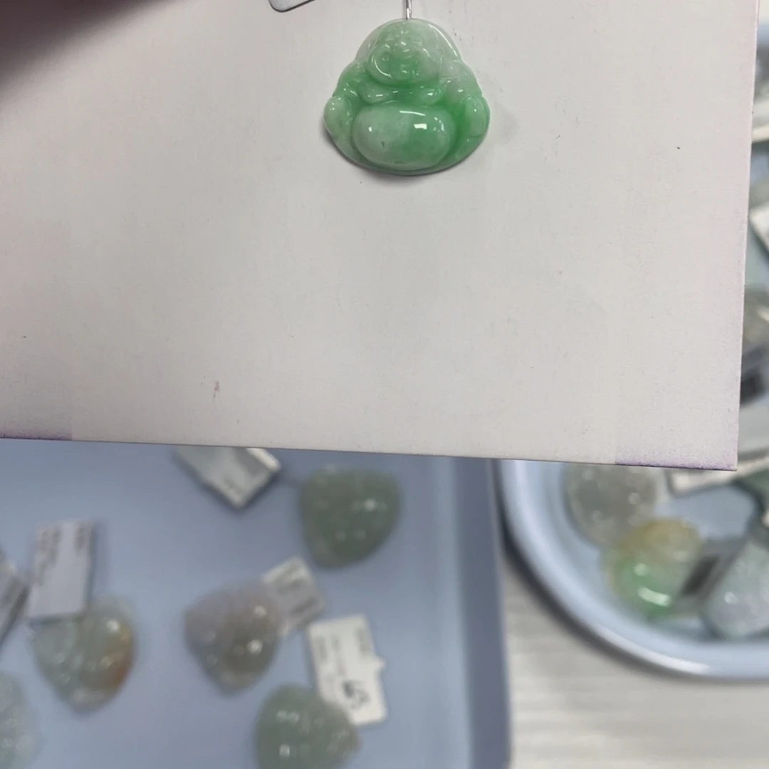 翡翠颈饰未镶嵌佛公