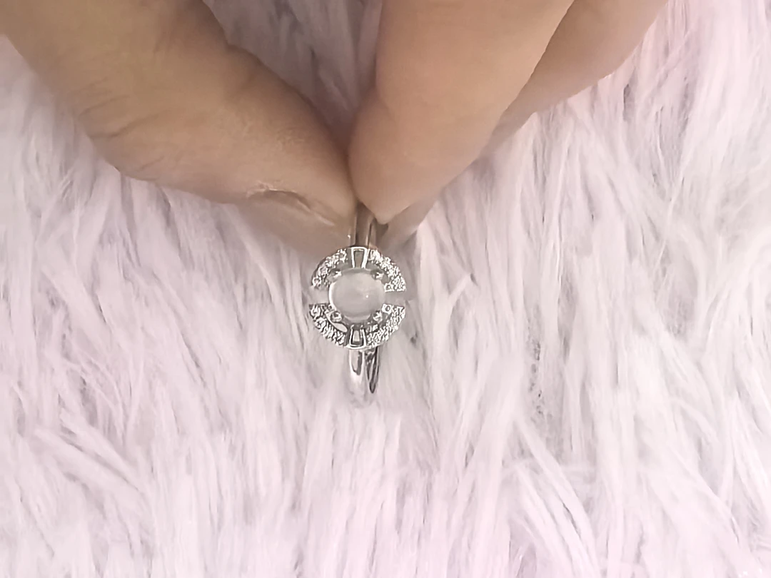 天然玉石 石英质玉俄白蛋面戒指