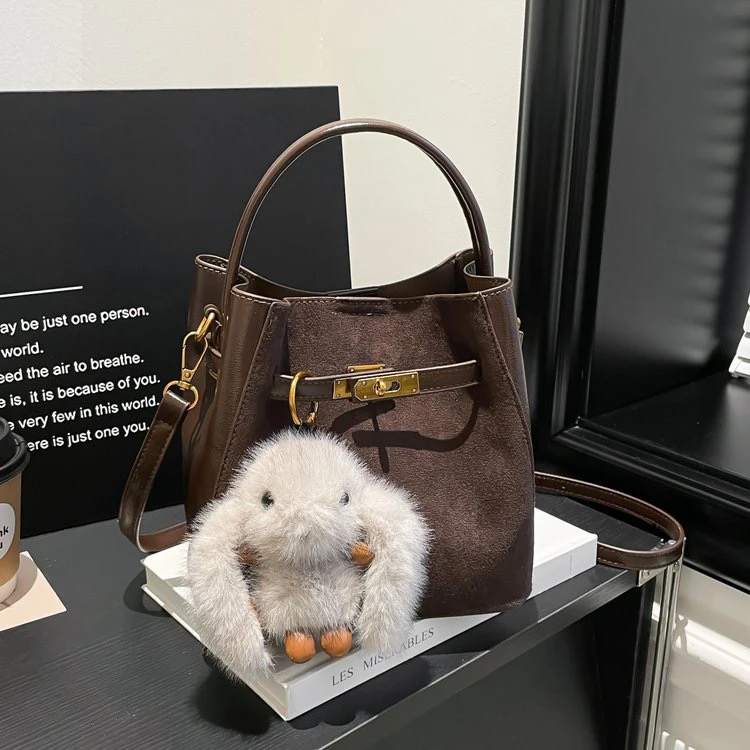 磨砂手提款水桶包通勤风斜挎包小众秋冬韩版网红洋气