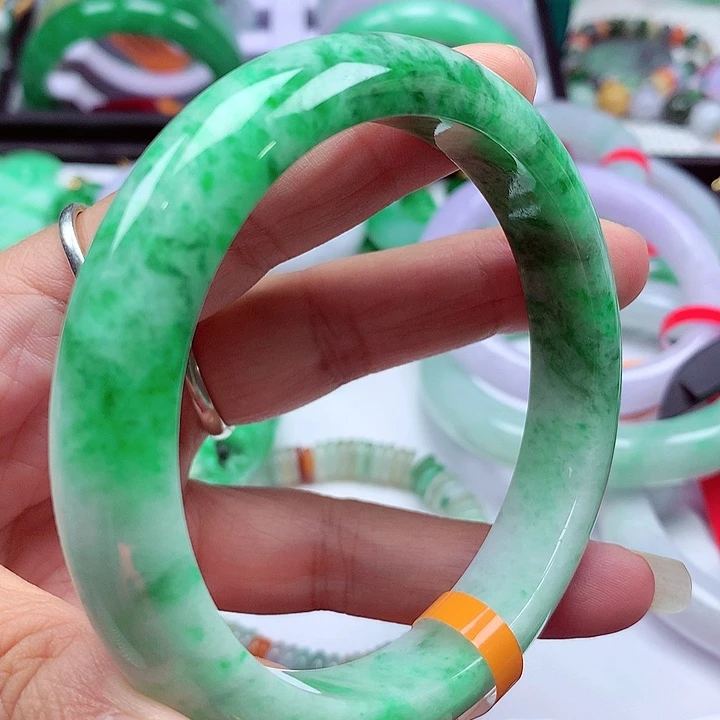 翡翠未镶嵌手镯翡翠