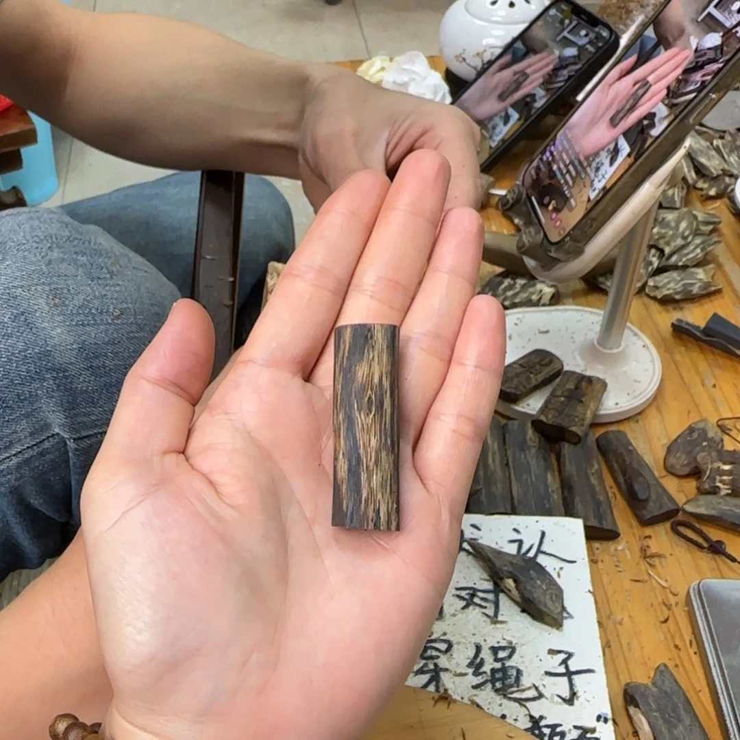 沉香吊坠素牌绿奇6.1克