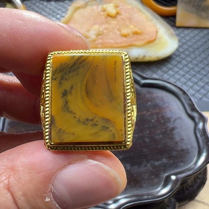 石英质玉（黄龙玉）颈饰未镶嵌