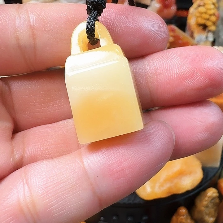 寿山石黃色芙蓉石