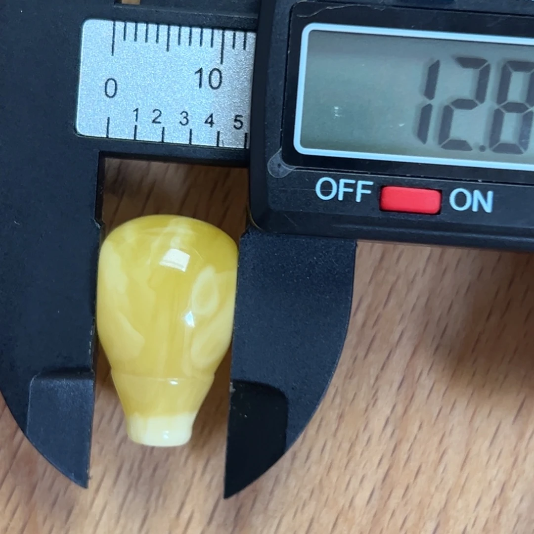 裸石琥珀未镶嵌三通