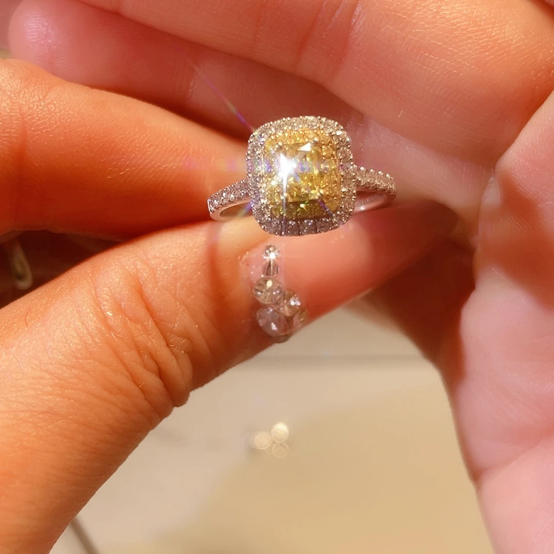 实验室培育钻石18K金镶嵌0.51VS，15