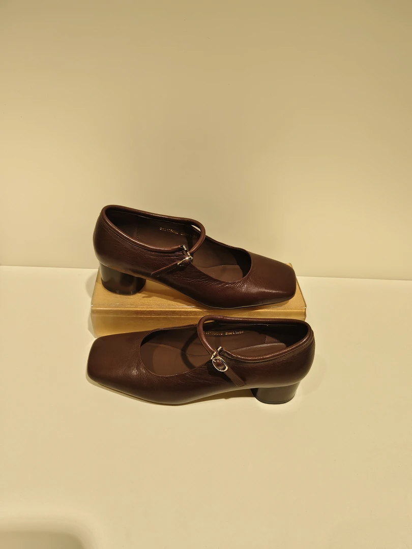 613155668漫步佳人2025春季时尚棕色粗跟真皮浅口