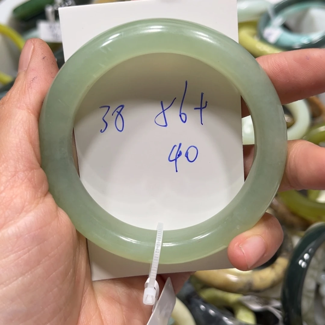 蛇纹石玉手镯未镶嵌诗*