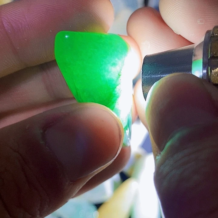 翡翠未镶嵌挂件缅甸纯天然a货翡翠