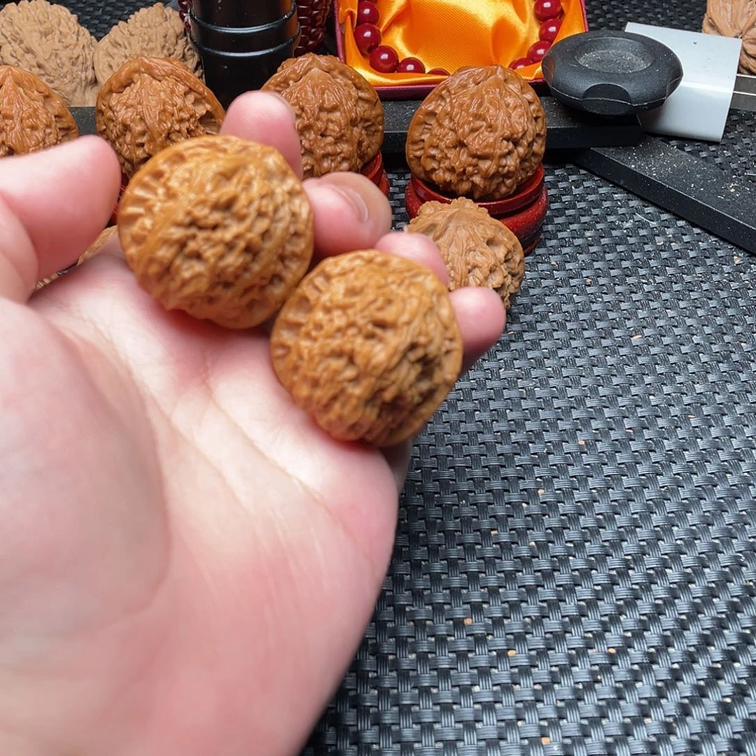 文玩核桃把件三角白37