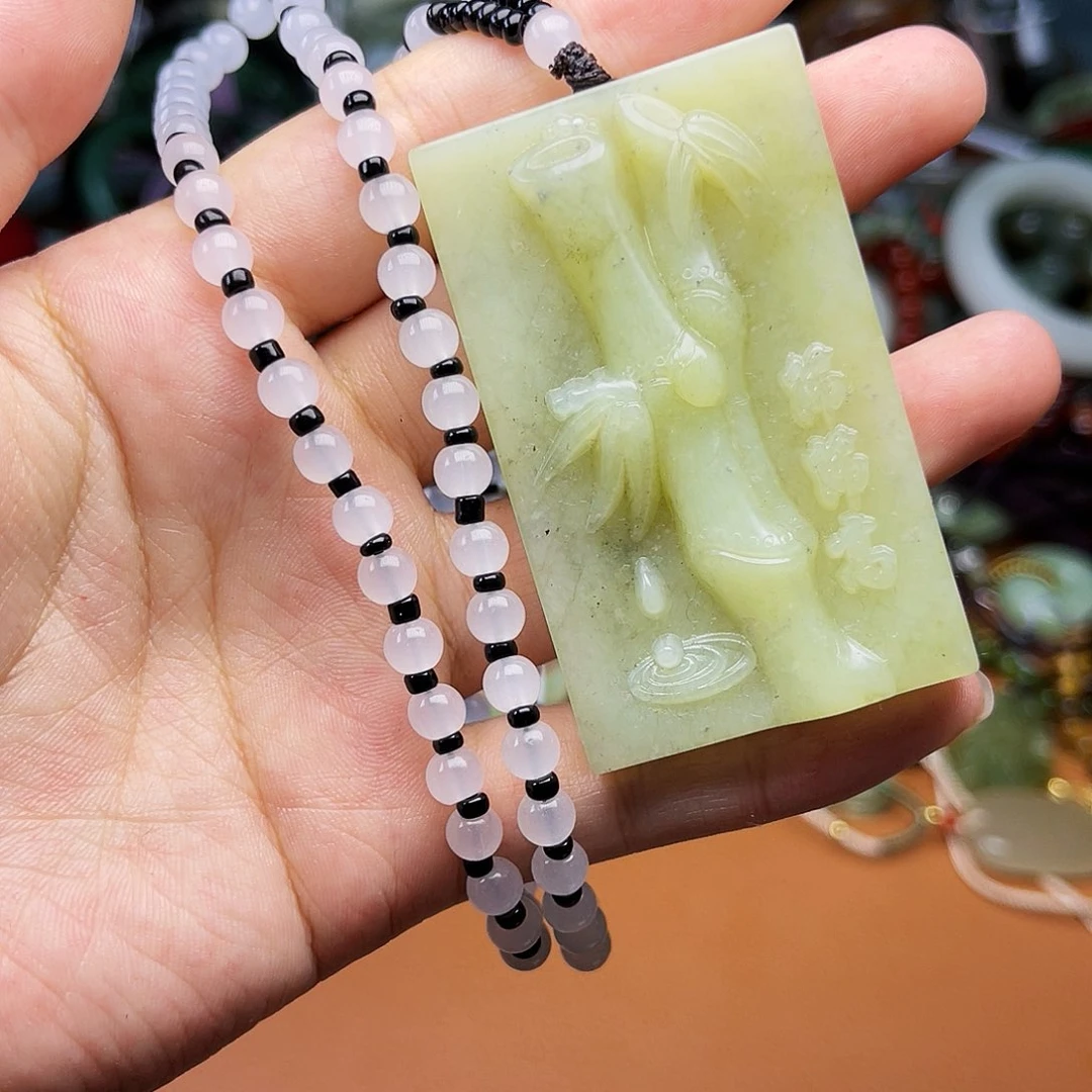 蛇纹石玉未镶嵌颈饰