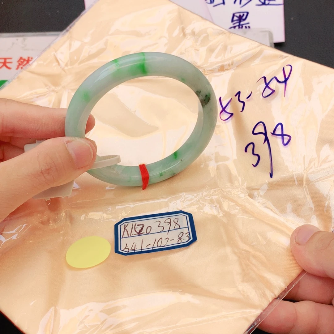 翡翠手镯未镶嵌翡翠