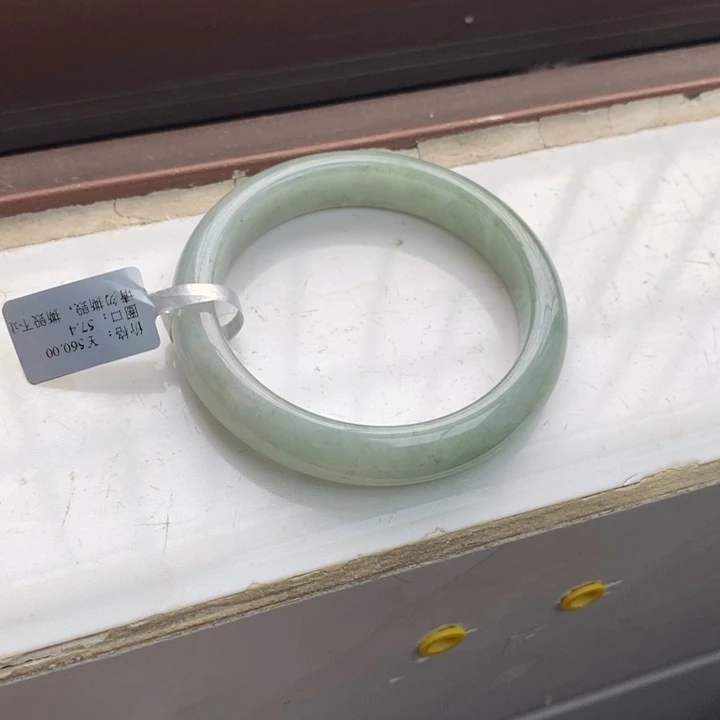 翡翠手镯未镶嵌翡翠手镯