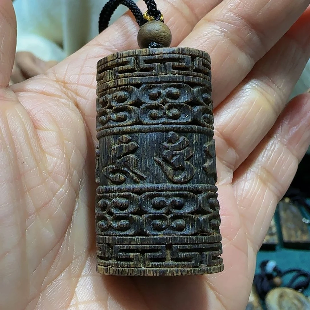 沉香吊坠海南白奇乌身老料雕刻天珠带绳12克