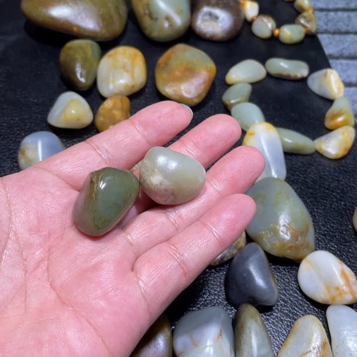 百***景和田玉未镶嵌颈饰