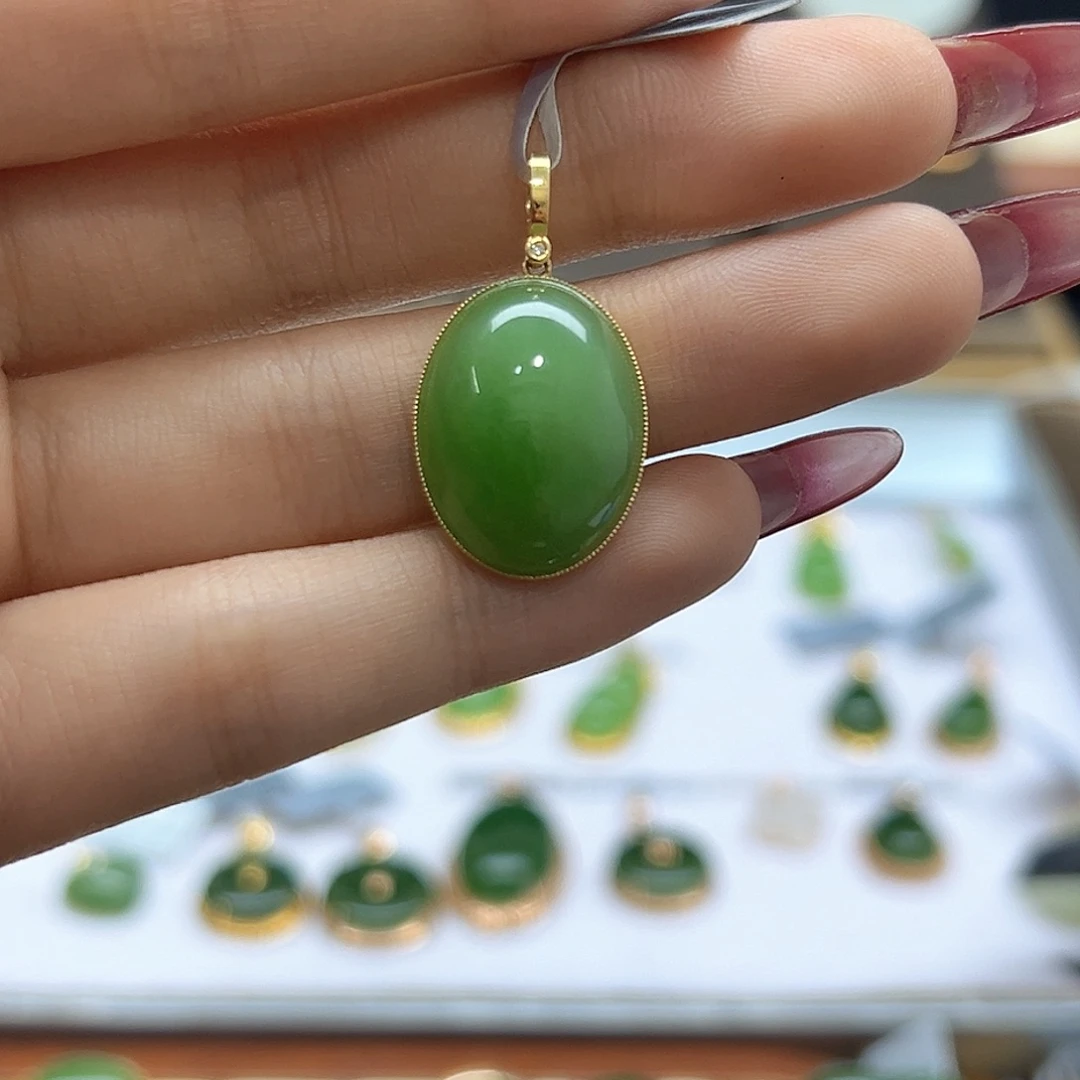 和田玉18K金镶嵌吊坠(赠链)