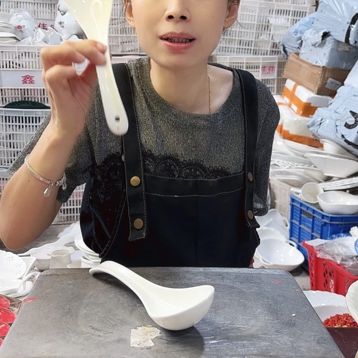 盘黑*蕾微瑕产品………汤勺两个