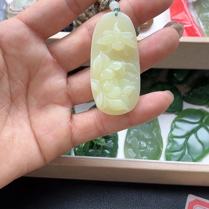 【闪购商品】颈饰未镶嵌和田玉静**然