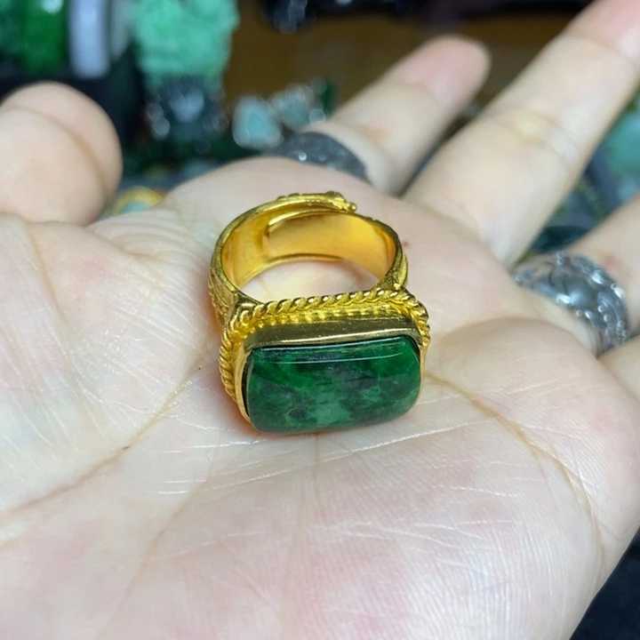 翡翠散珠绣****化戒指一枚