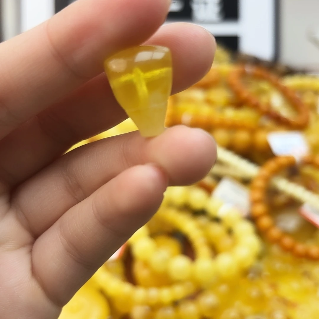 琥珀未镶嵌珠宝奇石