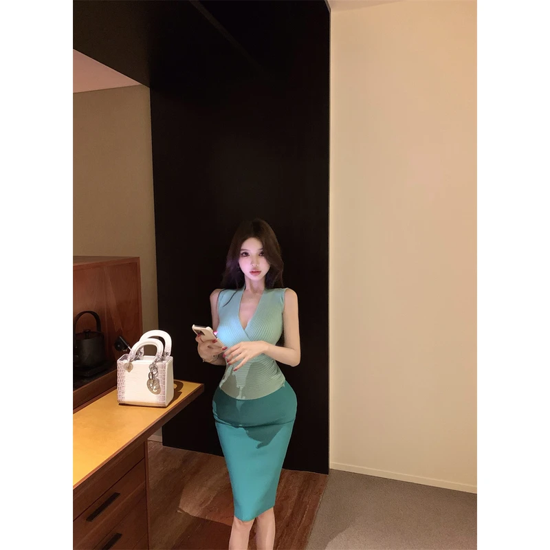 设计感纯欲风交叉V领无袖针织上衣高腰显瘦包臀半身裙套装女夏季
