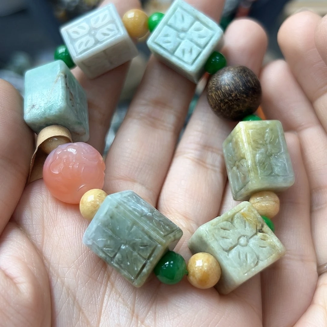 翡翠颈饰未镶嵌手串