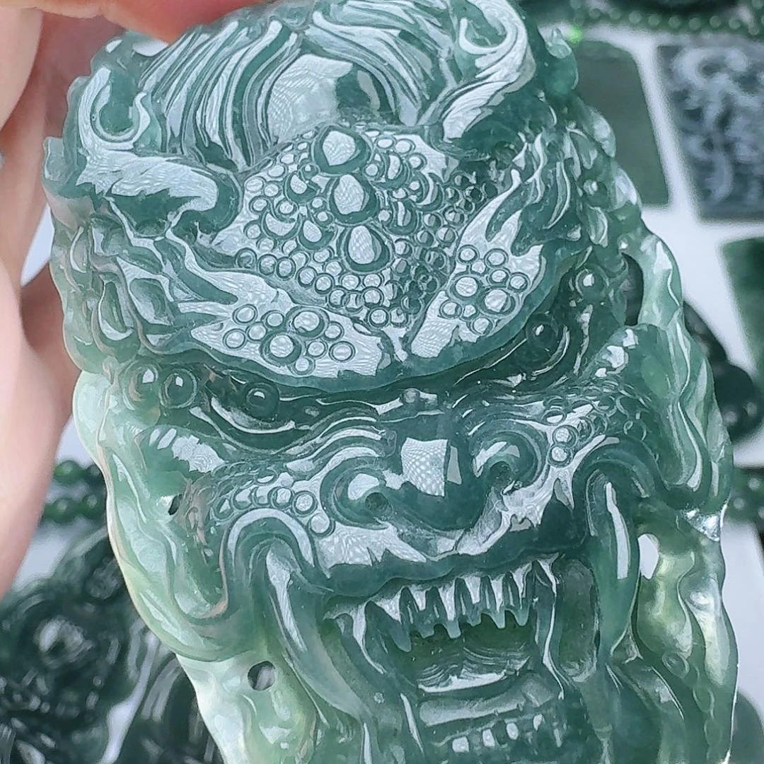 翡翠未镶嵌颈饰多样性发其一