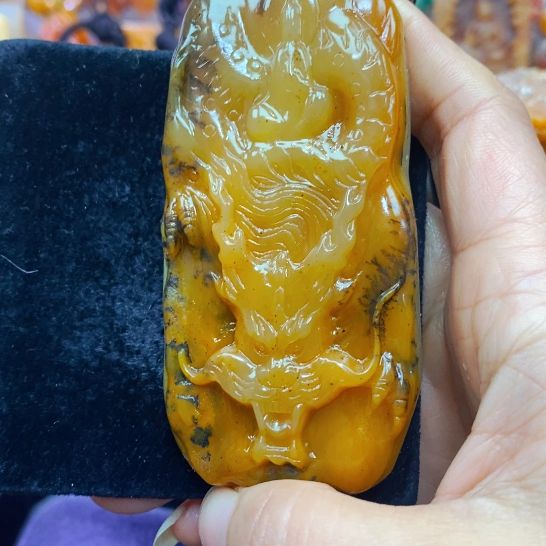 未镶嵌石英质玉（黄龙玉）颈饰