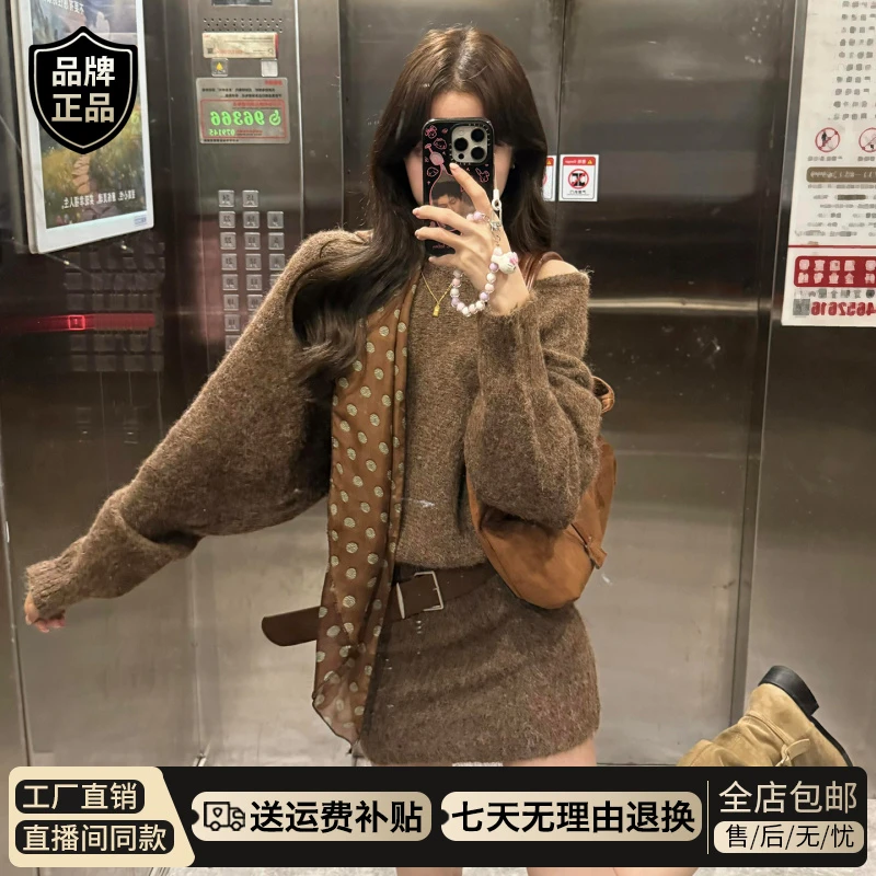 法式长袖针织斜肩连衣裙子女秋冬2026新款巨好看穿搭收腰显瘦短裙