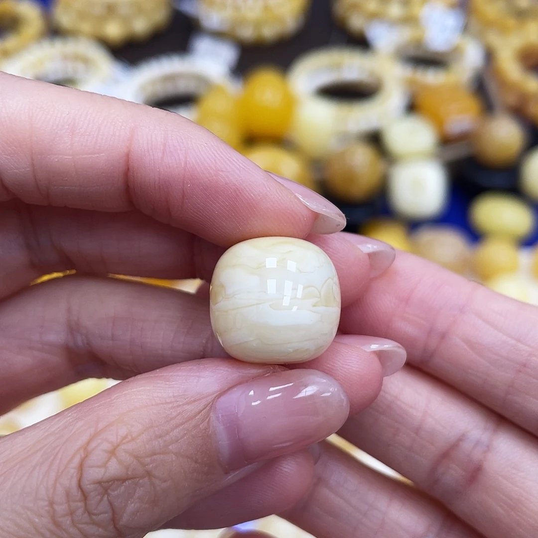 情***绪琥珀未镶嵌裸石15.5*14.5mm带皮色