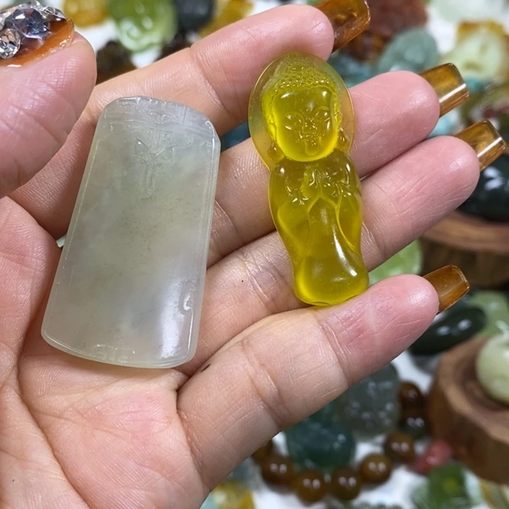 未镶嵌蛇纹石玉吊坠