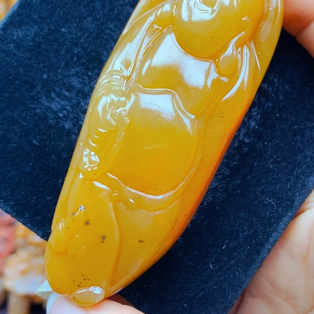 未镶嵌石英质玉（黄龙玉）颈饰