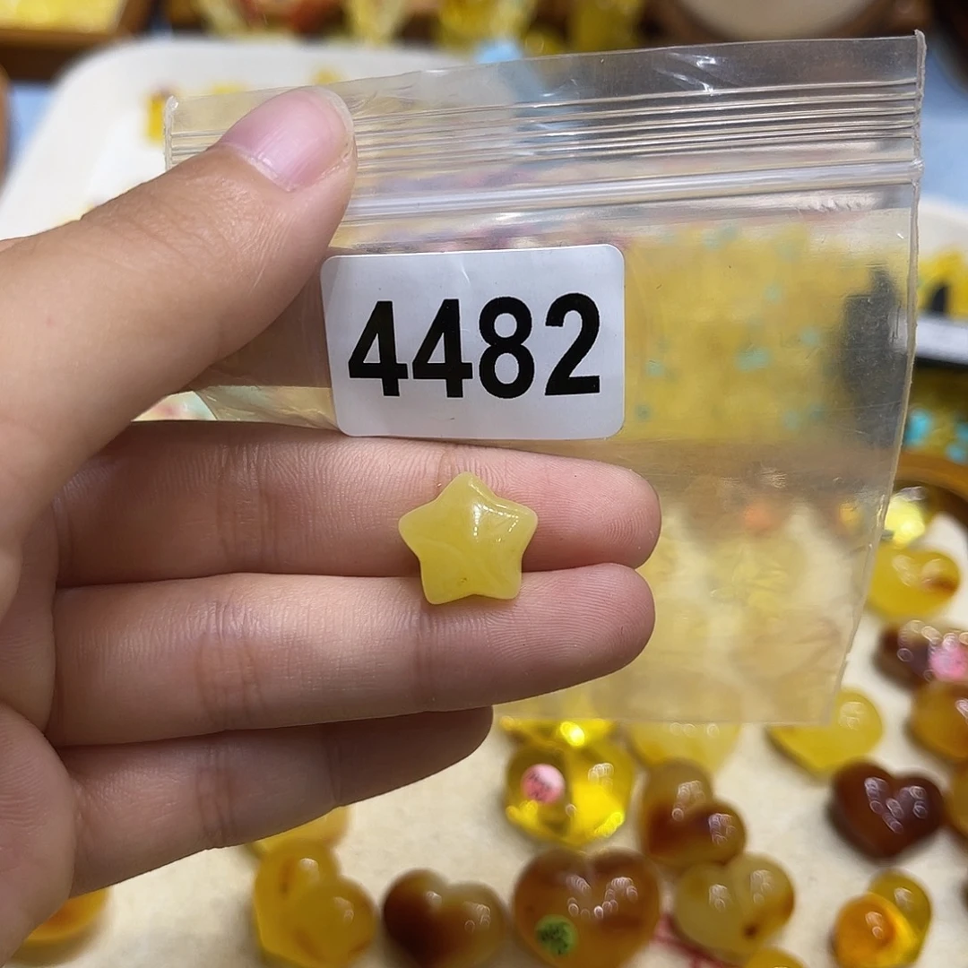 闪***闪琥珀未镶嵌珠宝奇石