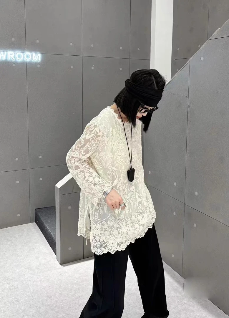 A蕾丝柔美上衣打底衫