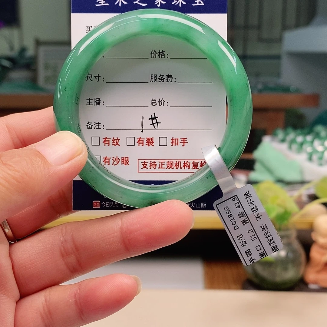 未镶嵌手镯石英质玉