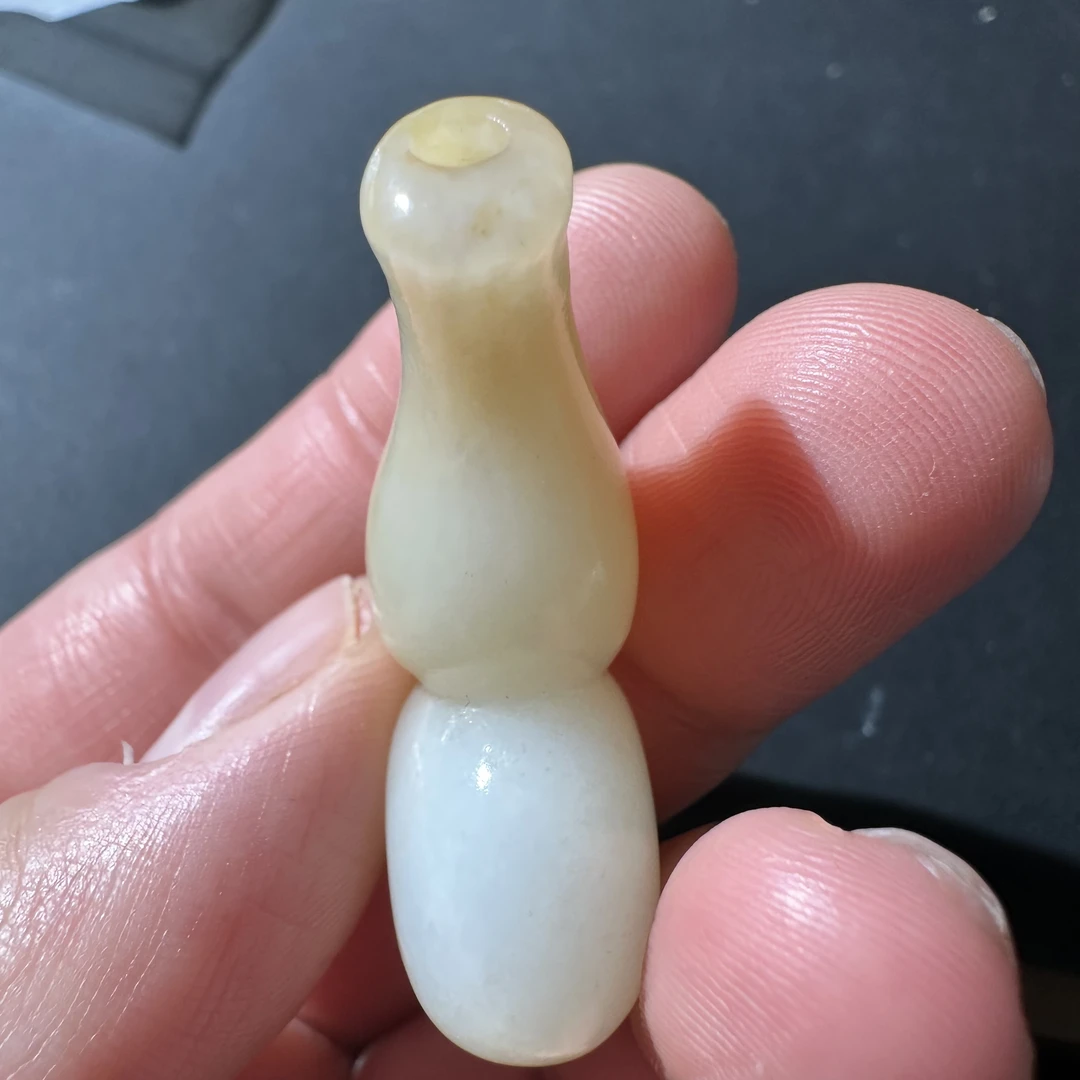 和田玉葫芦形吊坠