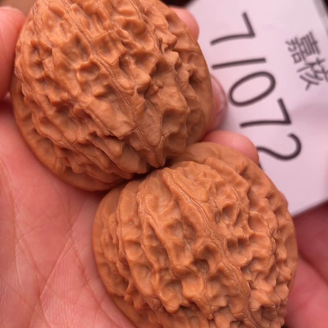 曙***光文玩核桃把件38金牛