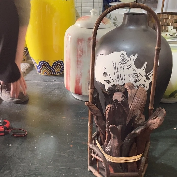 陶瓷花瓶，茶杯茶具。