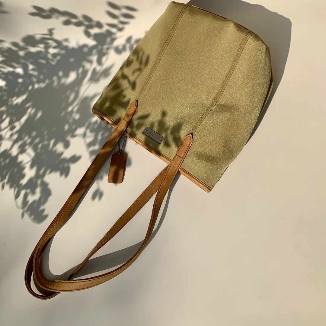 95新 COACH/蔻驰 经典百搭简约时尚复古黄色太空棉单肩水桶包