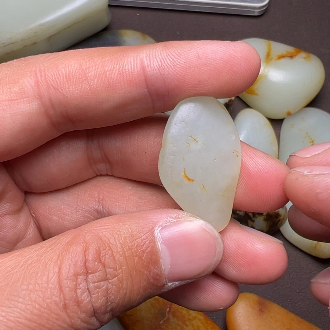 和田玉（糖玉）未镶嵌珠宝奇石