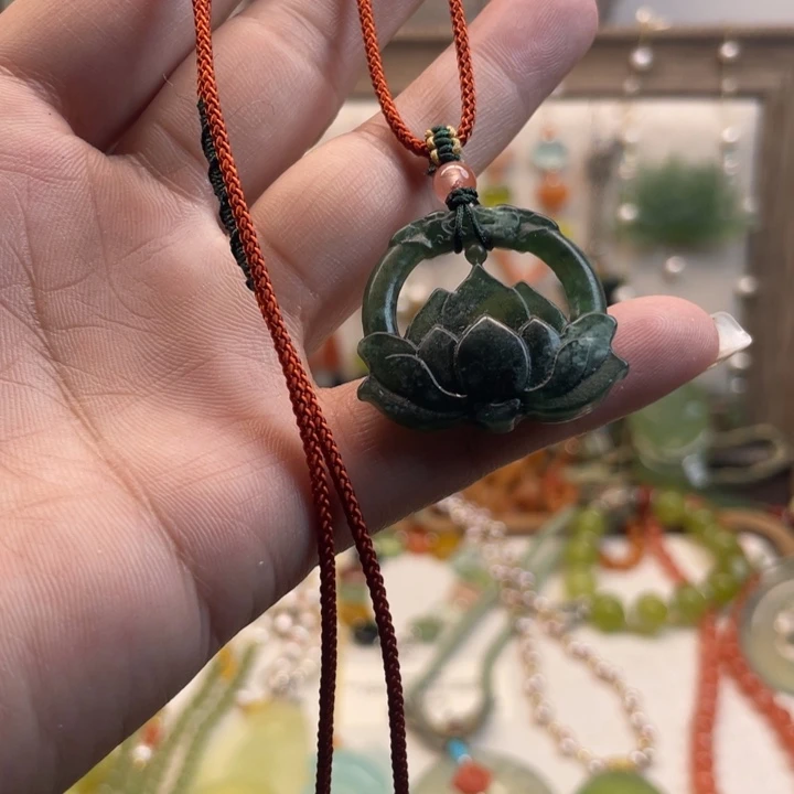 蛇纹石玉吊坠未镶嵌