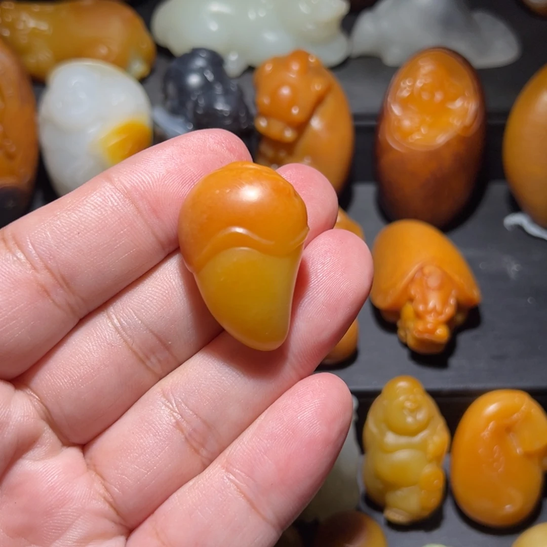 禾***堂和田玉未镶嵌颈饰