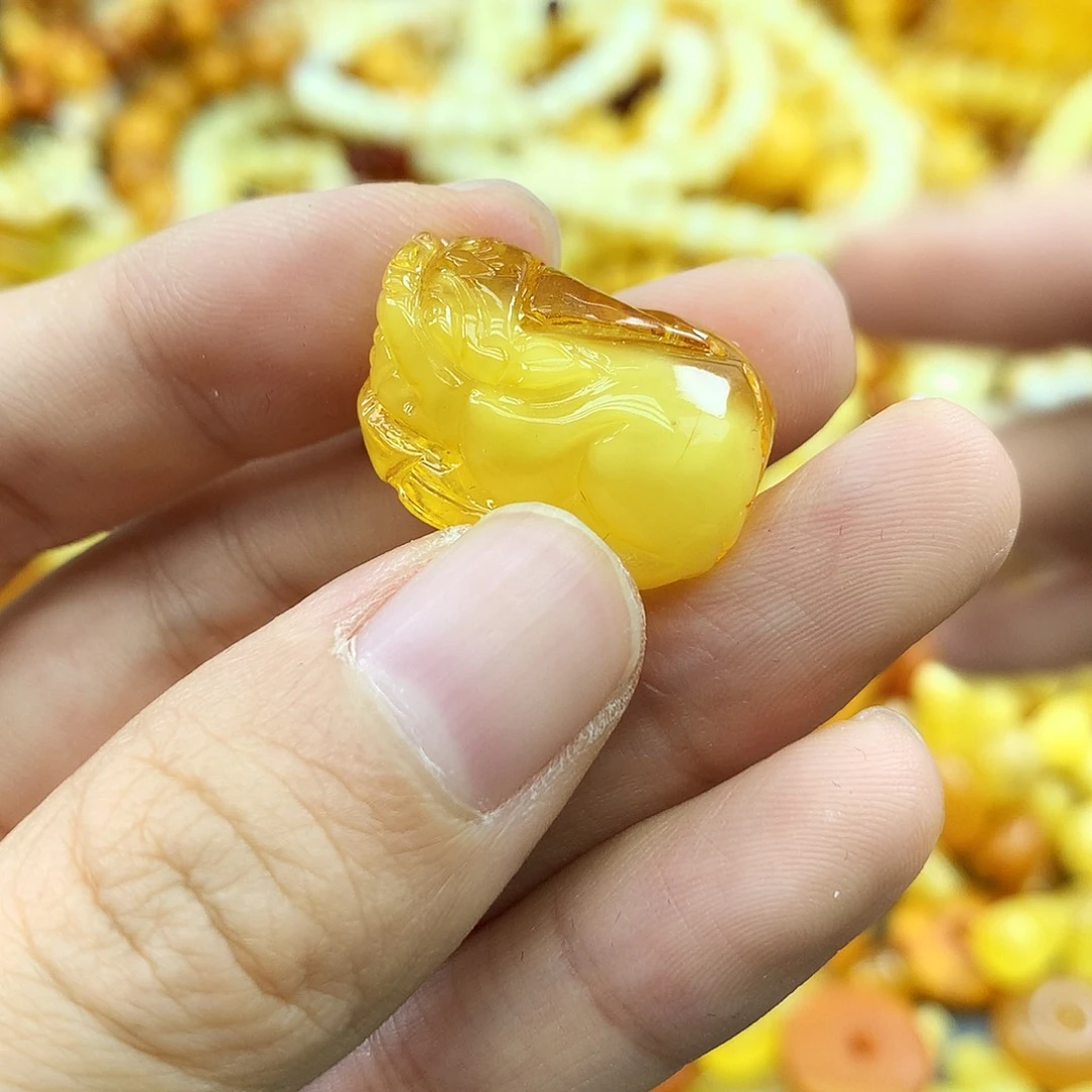 未镶嵌琥珀珠宝奇石