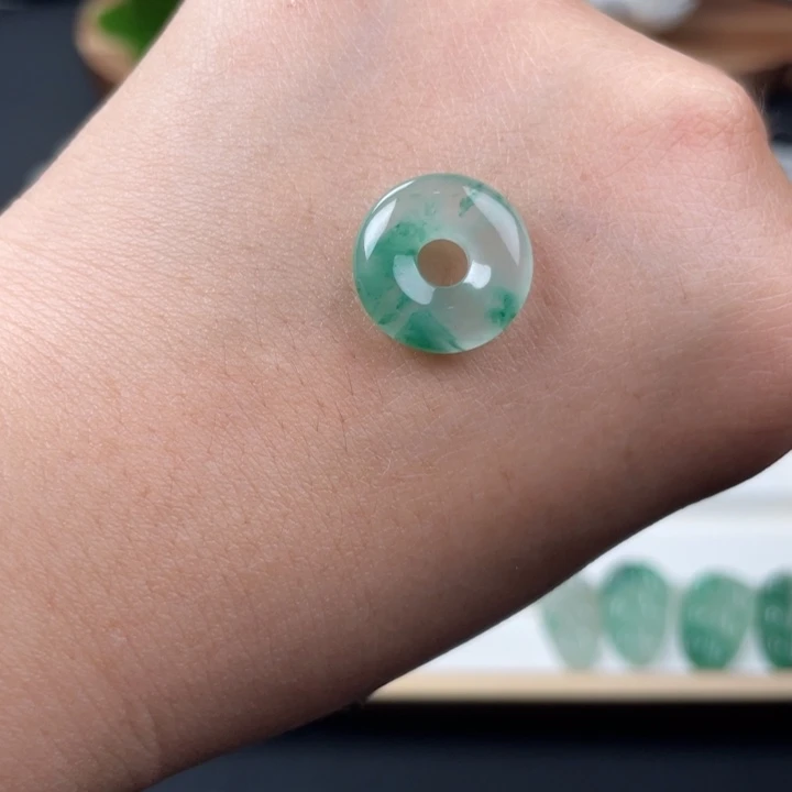 石英质玉未镶嵌颈饰