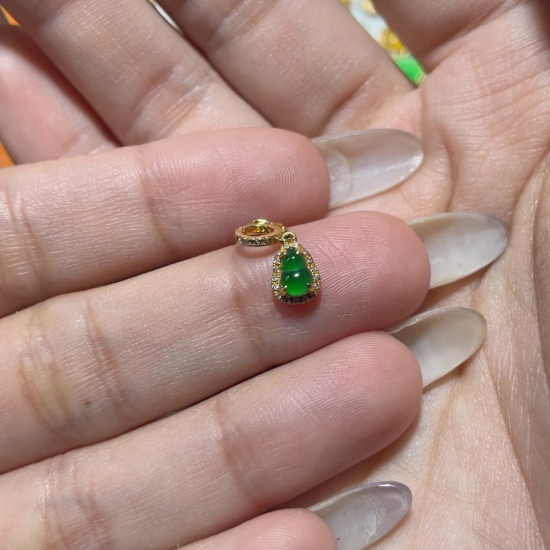 【闪购商品】颈饰18K金镶嵌翡翠