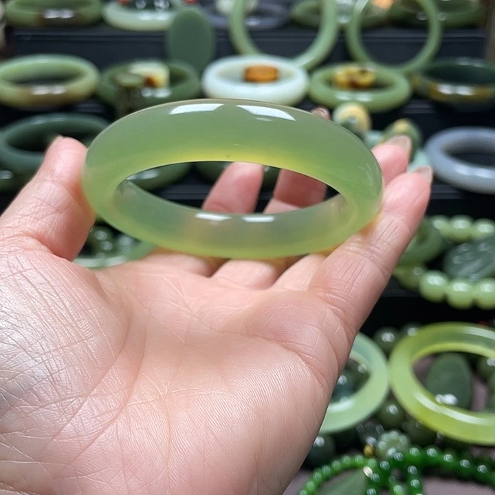 蛇纹石玉未镶嵌手镯