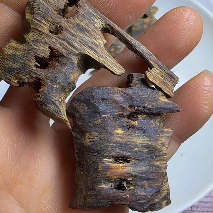 王****线香陆河沉水12克，以直播间为准