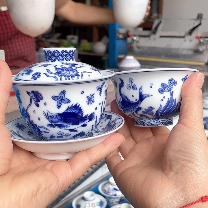 青花釉下彩盖碗杯子