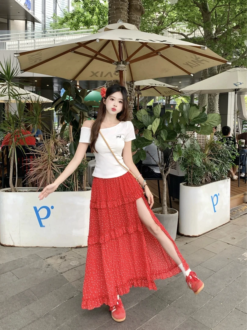 【叁月】纯欲风套装女刺绣斜肩短袖T恤➕夏季高腰不规则开叉裙子