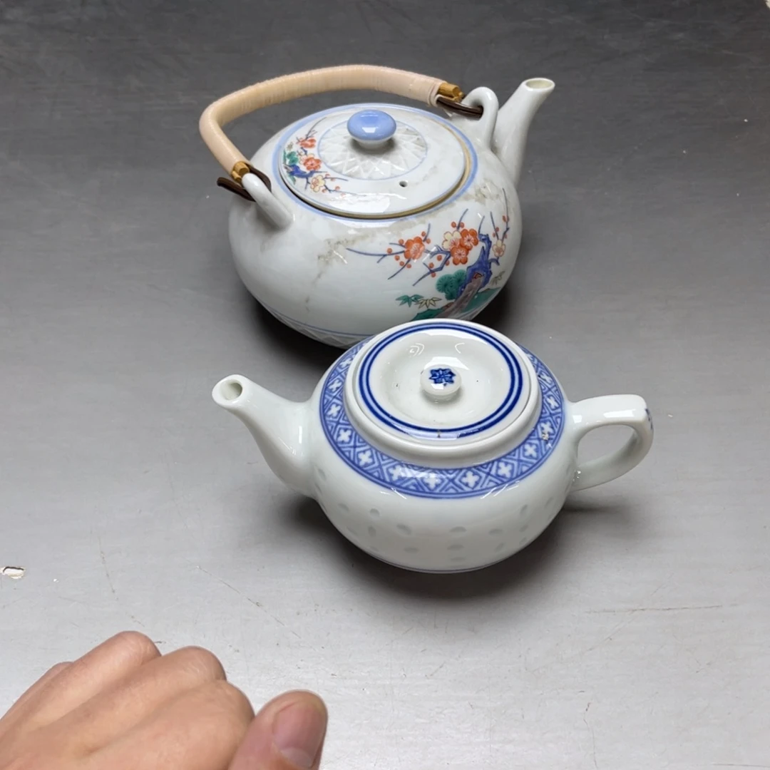 瓷片料****厨密密麻麻地排列着一个